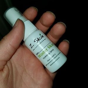 Hydrating face spray